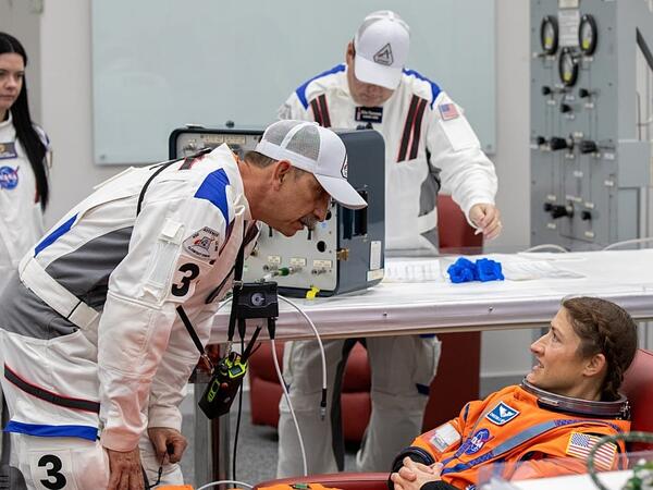 Kosmos səyahəti insan bədəninə necə təsir edir?