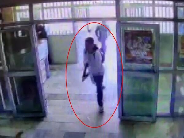 Məktəbə silahlı hücumun görüntüləri yayıldı - <span class="color_red">ANBAAN VİDEO</span>