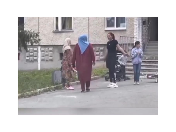 Uşaqlara görə qadınlar arasında DAVA DÜŞDÜ - Yumruqlar havada "uçuşdu" - <span class="color_red">VİDEO</span>