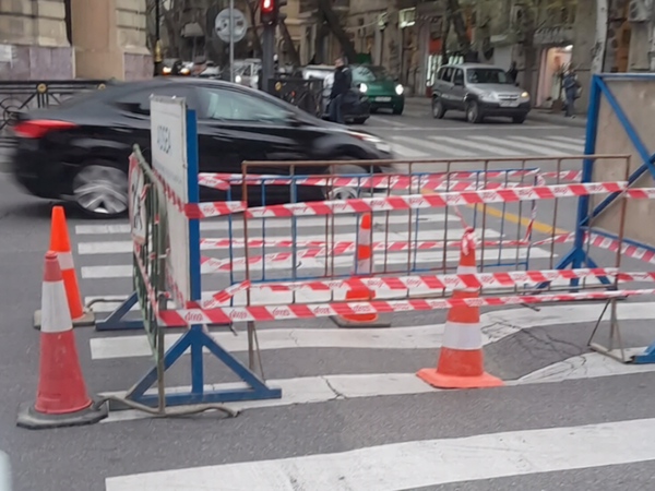 Paytaxtın mərkəzində yol çökdü - <span class="color_red">FOTO</span>