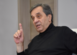 Xalq artisti: "Cəhənnəm olsun, getsin sübut eləsin"