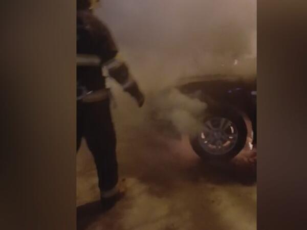 FHN Bakıda minik avtomobilinin tam yanmasının qarşısını alıb