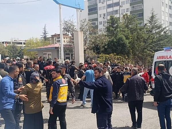 Türkiyədə daha bir məktəbə silahlı hücum: Ölən və yaralananlar var