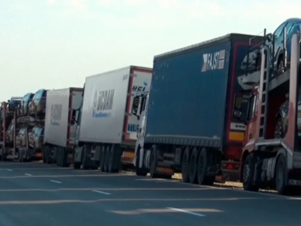 “Qırmızı Körpü”də rekord sıxlıq: 800 avtomobil gözləyir