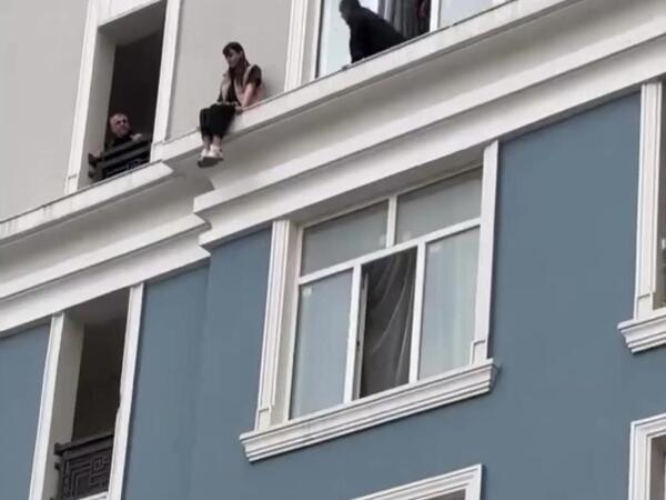 Nərimanovda polis gənc qızı ölümdən belə XİLAS ETDİ - <span class="color_red">VİDEO</span>