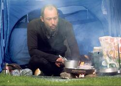 Milyonları olan aktrisanın qardaşı dilənçilik edir - <span class="color_red">FOTO</span>