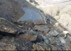 Bu yolda qaya uçqunu OLDU: Hərəkət dayandı