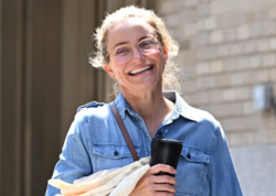 Hollivud ulduzunun qırışları və saçı başına "bəla oldu" - <span class="color_red">FOTO</span>