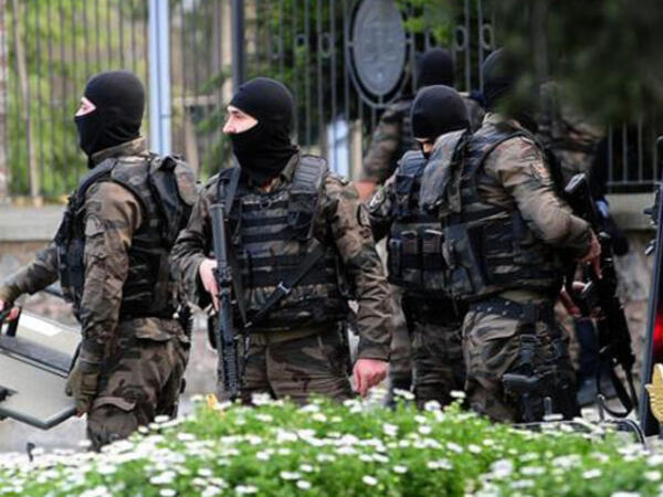 Türkiyədə daha bir şagird məktəbə hücum etmək istəyəndə SAXLANILIB - “Zarafat idi” dedi