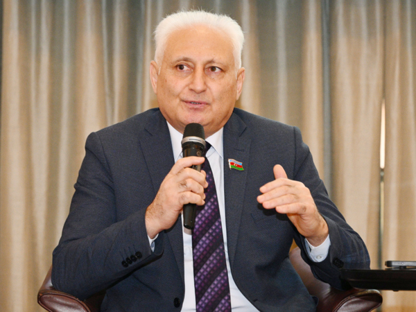 Hikmət Babaoğlu "Şöhrət" ordeni ilə təltif edilib