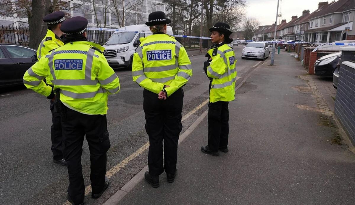 Londonda sinaqoqu yandırmağa cəhd edənlər saxlanılıb