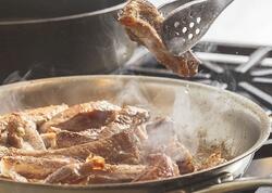 Ətin polad tavaya yapışmaması üçün nə etməli?