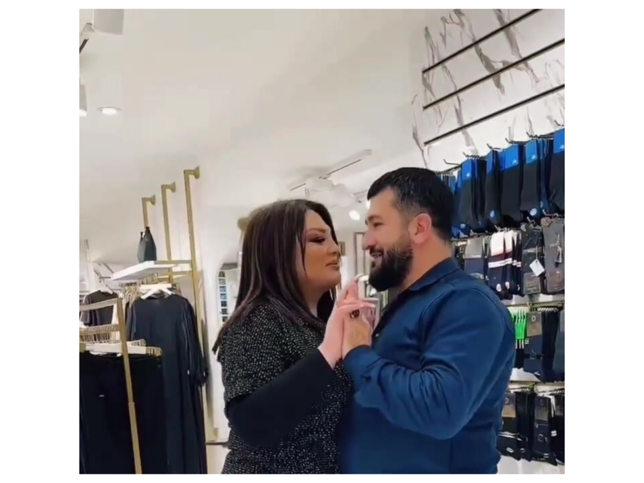 Azərbaycanlı müğənninin əri ilə romantik ANLARI -