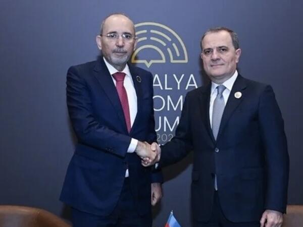 Bayramov İordaniyanın baş nazirinin müavini ilə görüşdü