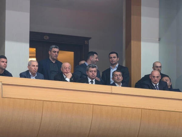 Kəmaləddin Heydərov yeni müavinləri ilə oyunu izlədi - <span class="color_red">FOTO</span>