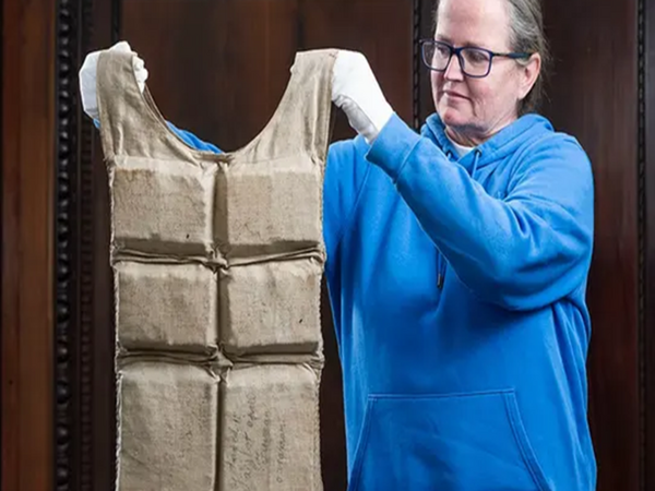 “Titanik” sərnişininin xilasedici jileti bu qiymətə satılıb