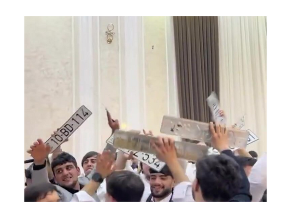 Bakıda toyda qəribə görüntü MÜZAKİRƏ YARATDI - <span class="color_red">VİDEO</span>