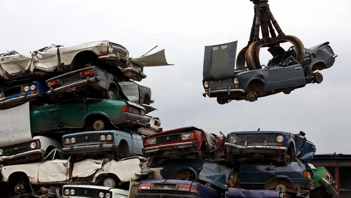 Köhnə maşınlarını verib 1 milyon manatdan çox ödəniş alıblar