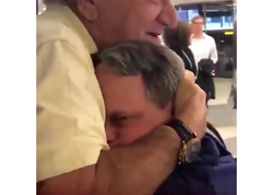 88 yaşlı ata ilə 53 yaşlı Daun sindromlu oğlunun TƏSİRLİ ANLARI - <span class="color_red">VİDEO</span>