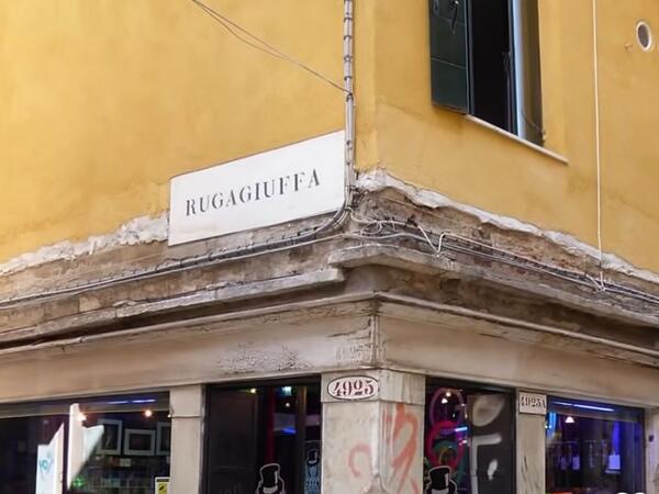 Venesiyada küçənin adı görün NƏDİR - Azərbaycanla bağlı tarixi iz