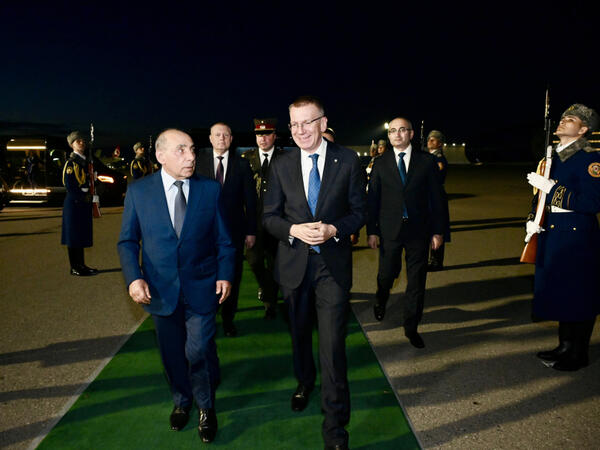 Latviya Prezidenti Azərbaycana rəsmi səfərə gəlib - <span class="color_red">FOTO</span>