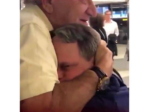 88 yaşlı ata ilə 53 yaşlı Daun sindromlu oğlunun TƏSİRLİ ANLARI - <span class="color_red">VİDEO</span>