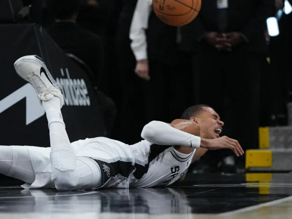 Məşhur basketbolçu ciddi zədələndi, beyni silkələndi - <span class="color_red">VİDEO</span>