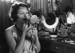 Keçmişdə qadınların gözəllik uğrunda atdığı təhlükəli ADDIMLAR