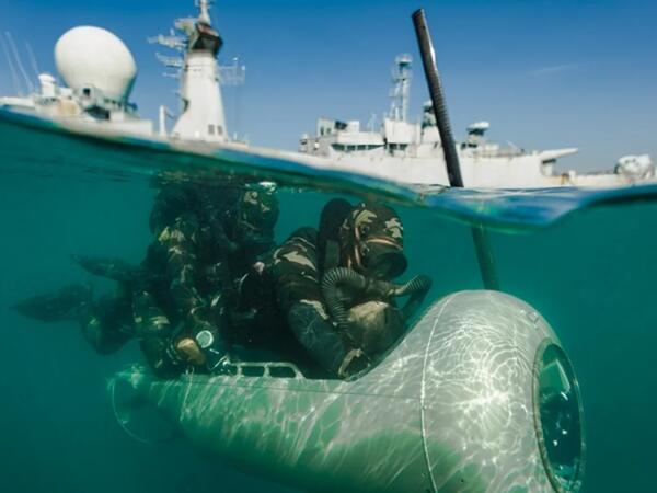 Britaniya Hörmüz boğazında minatəmizləməyə hazırlaşır