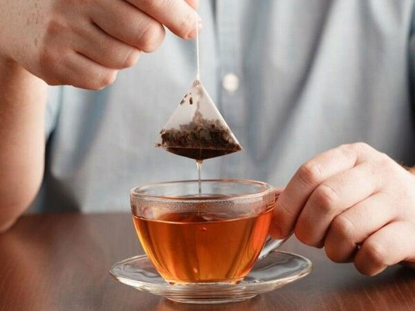 Paket çaylar suya milyardlarla mikroplastik buraxır? - Araşdırma