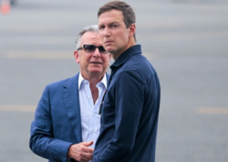 Tramp İranla danışıqlar üçün onları göndərir