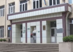 Paytaxtda 7-ci sinif şagirdi məktəbdə özünə xəsarət yetirdi - <span class="color_red">VİDEO</span>