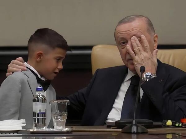 Ərdoğan göz yaşlarını saxlaya bilmədi - <span class="color_red">VİDEO</span>