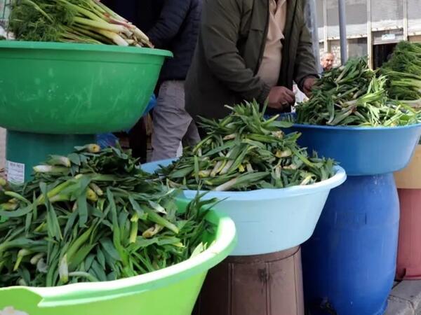 Dağlardan yığıb bazarda kilosunu 20 manata satırlar - <span class="color_red">FOTO</span>