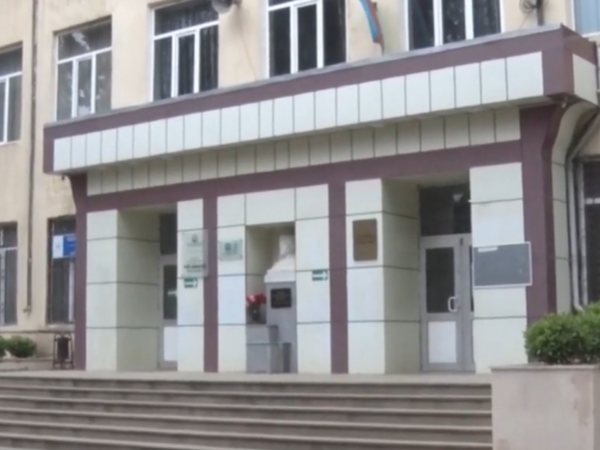 Paytaxtda 7-ci sinif şagirdi məktəbdə özünə xəsarət yetirdi - <span class="color_red">VİDEO</span>