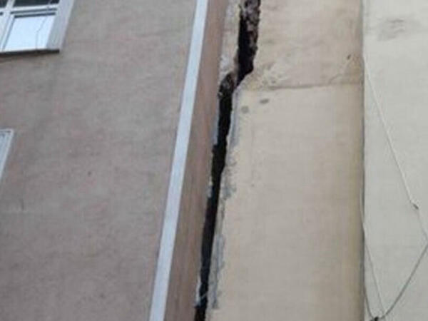 Sumqayıtda evlərdə çatlar yarandığı deyilir - Rəsmi qurumdan cavab gəldi