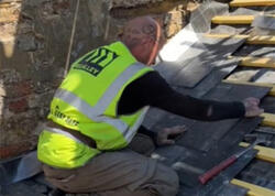 90-cı illərin məşhur pop ulduzu idi, indi dam ustası işləyir - <span class="color_red">FOTO</span>