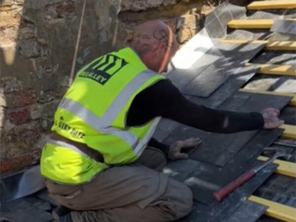 90-cı illərin məşhur pop ulduzu idi, indi dam ustası işləyir - <span class="color_red">FOTO</span>