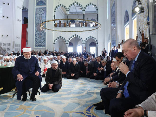 Ərdoğan Quran oxudu - <span class="color_red">VİDEO</span>