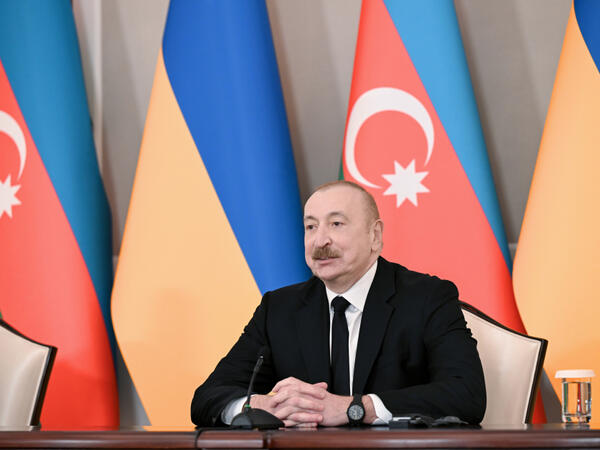 İlham Əliyev: Həm Azərbaycanda, həm də Ukraynada hərbi sənaye kompleksi inkişaf edir