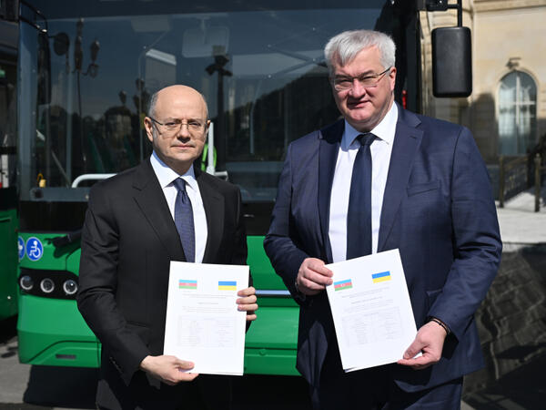 Azərbaycantərəfindən İrpen şəhərinə 5 elektrik avtobusu hədiyyə olunub