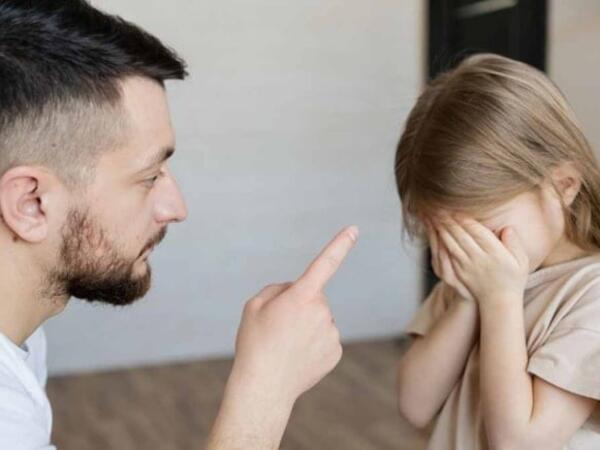 Uşağınıza zarafatla belə deməyin: Ruhuna zərər verən 10 cümlə