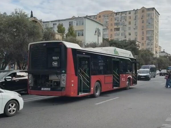 Bakıda avtobus kişini vurub öldürdü