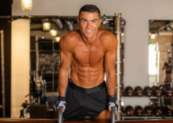 Ronaldonun 41 yaşındakı fitliyinin "ağ" sirri: Aşpazı illərdir gizli qalan detalı açdı - <span class="color_red">FOTO</span>