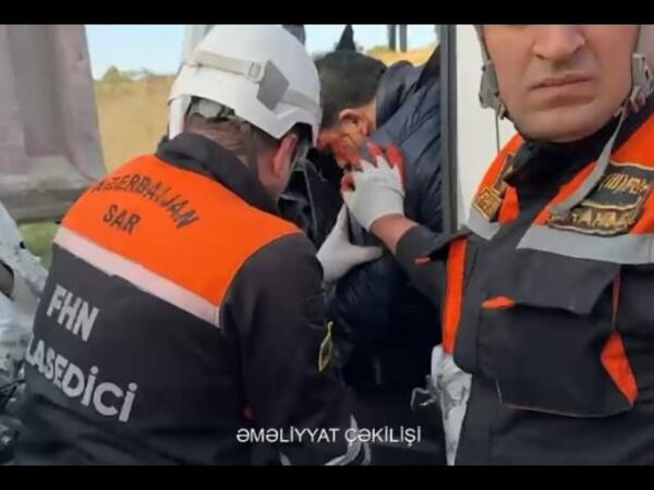 Yasamalda qəza oldu, sürücü xilas edildi