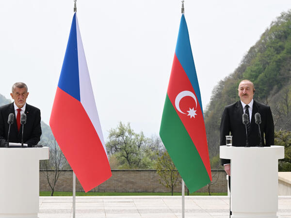 Andrey Babiş: Milli enerji operatorumuz Azərbaycandan təbii qaz almaq niyyətindədir