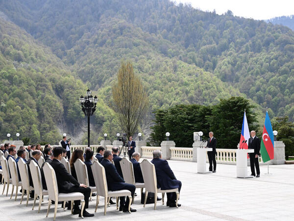 İlham Əliyev və Andrey Babiş mətbuata bəyanatlarla çıxış edirlər - <span class="color_red">FOTO</span>