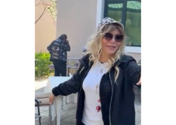 Xalq artisti rəqsi ilə DİQQƏT ÇƏKDİ - <span class="color_red">VİDEO</span>