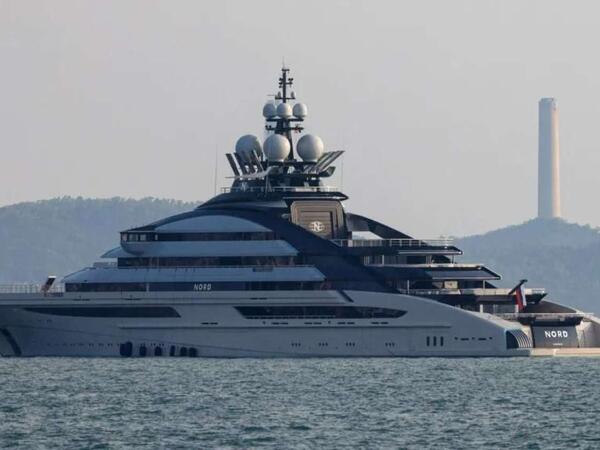 Hörmüz boğazını görün kim yardı: Yarım milyonluq yaxtası ilə