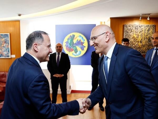 Elçin Əmirbəyov İtaliya XİN rəhbərinin müavini ilə strateji əməkdaşlığı müzakirə edib